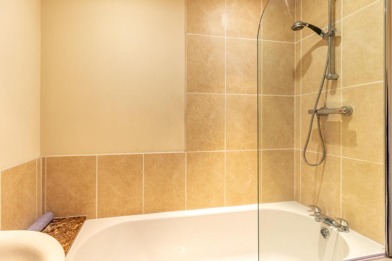 Host & Stay - Hillbrook House Apartment Great Malvern Buitenkant foto